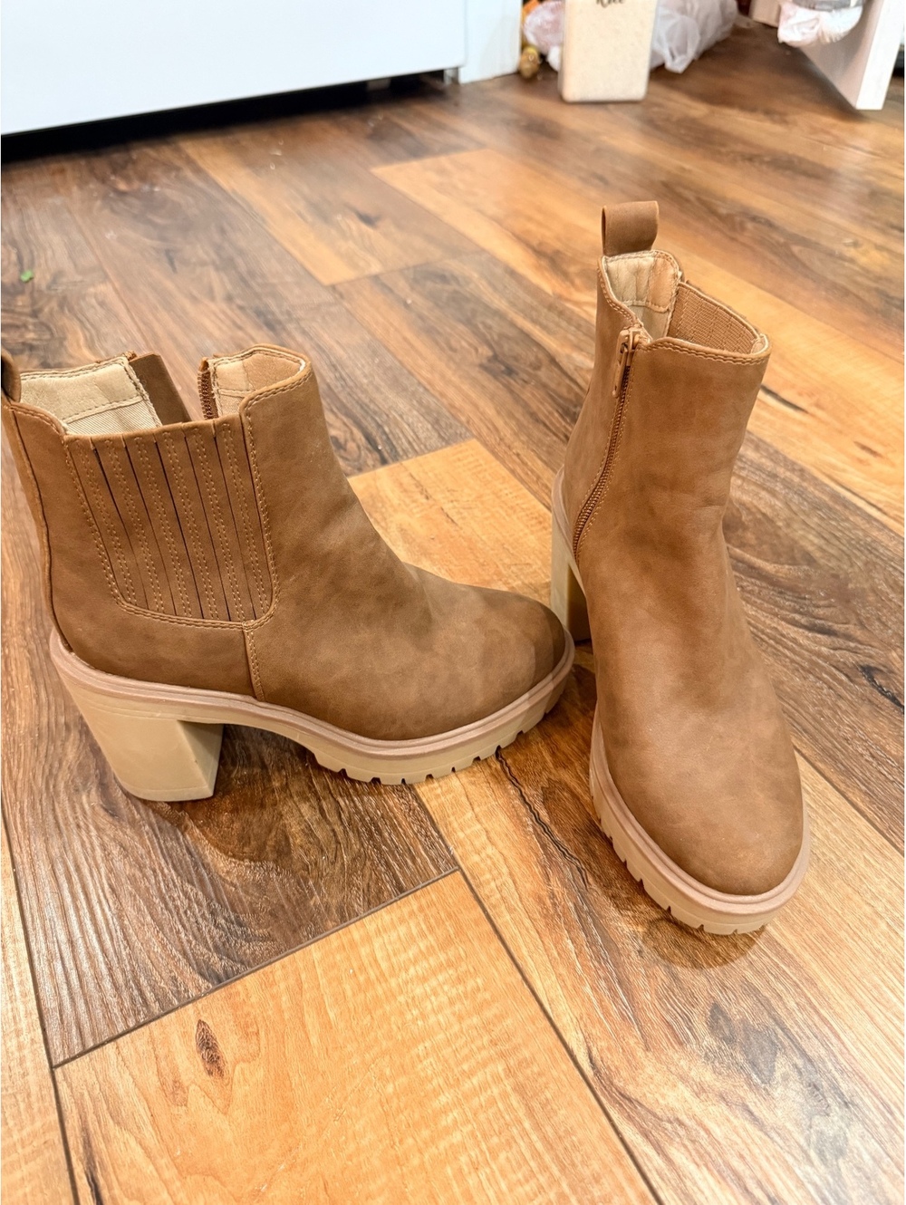 Women’s Size 6 Jetta Taupe Chelsea Ankle Boots Chunky Heel Lug Sole